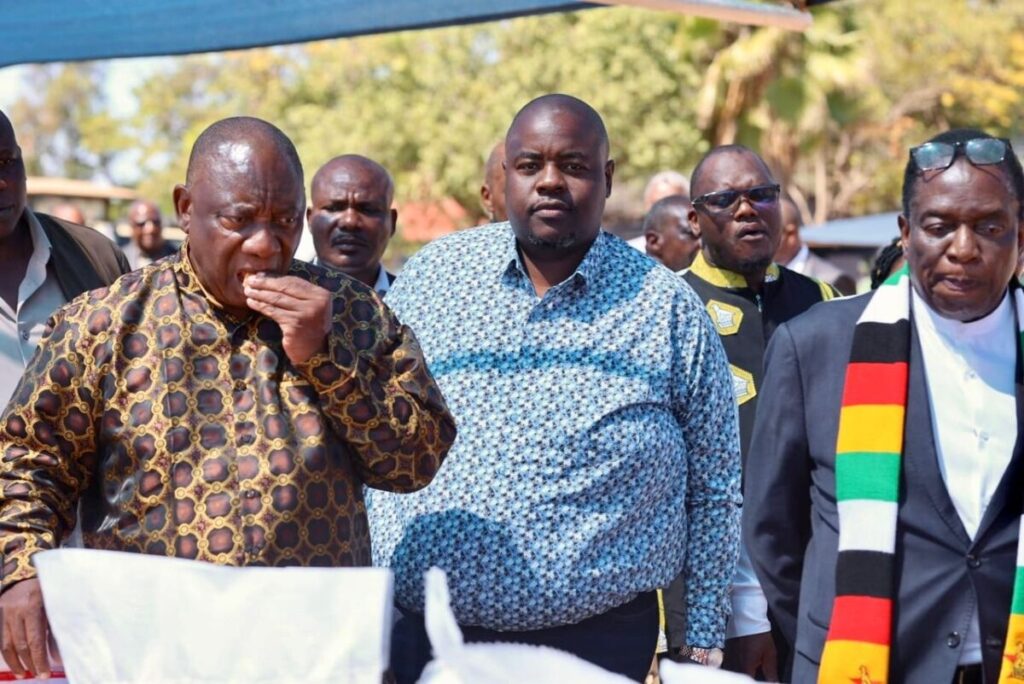 Visiting South African President Cyril Ramaphosa (left) with his host Zimbabwean counterpart President Emmerson Mnangagwa in Midlands, Zimbabwe