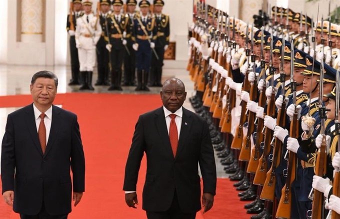 Chinese President Xi Jinping (left) with his South African counterpart Cyril Ramaphosa
