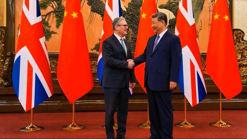 British Prime Minister Keir Starmer with Chinese President Xi Jinping
